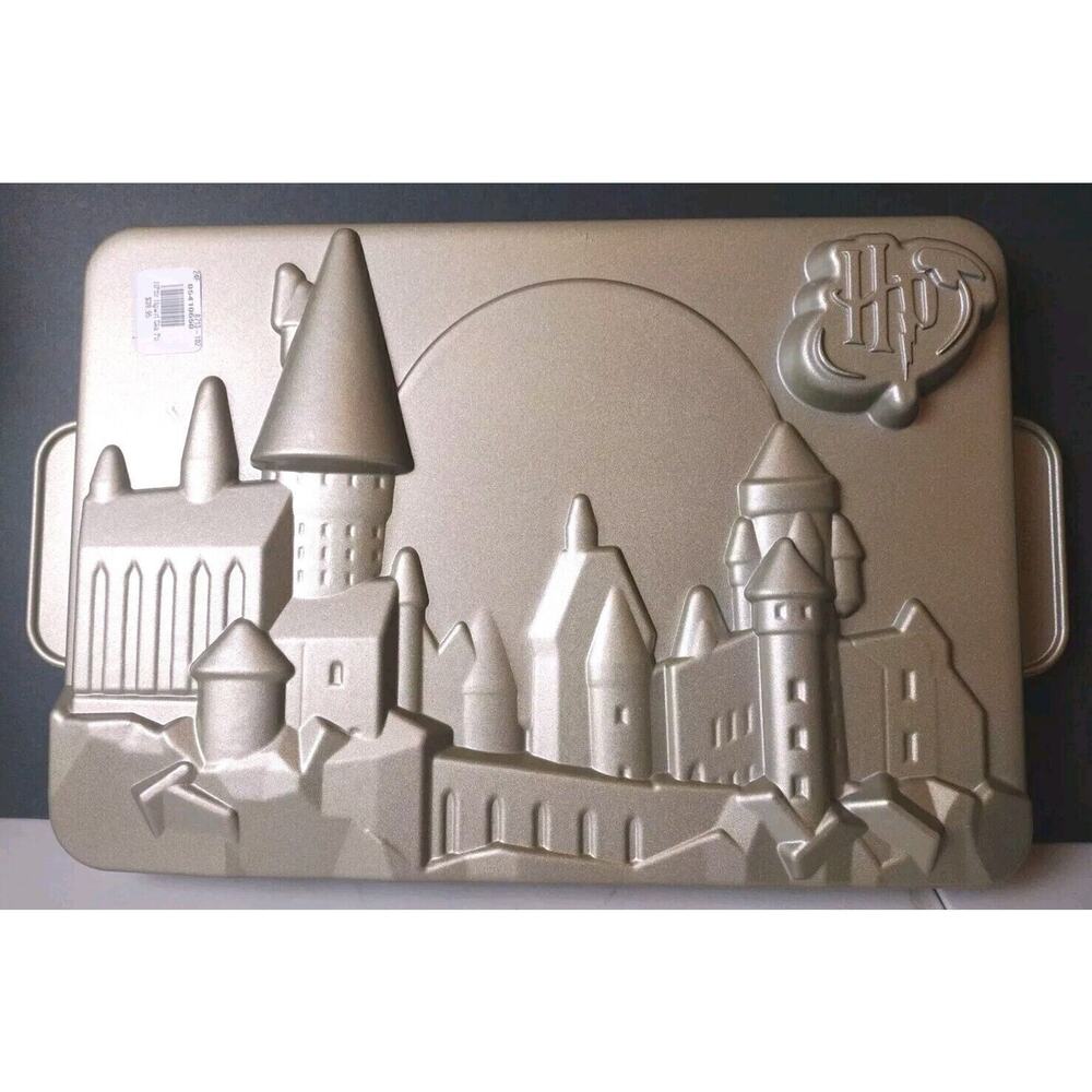Harry Potter Hogwarts Cast Aluminum Nonstick Cake Pan Williams-Sonoma 13x9